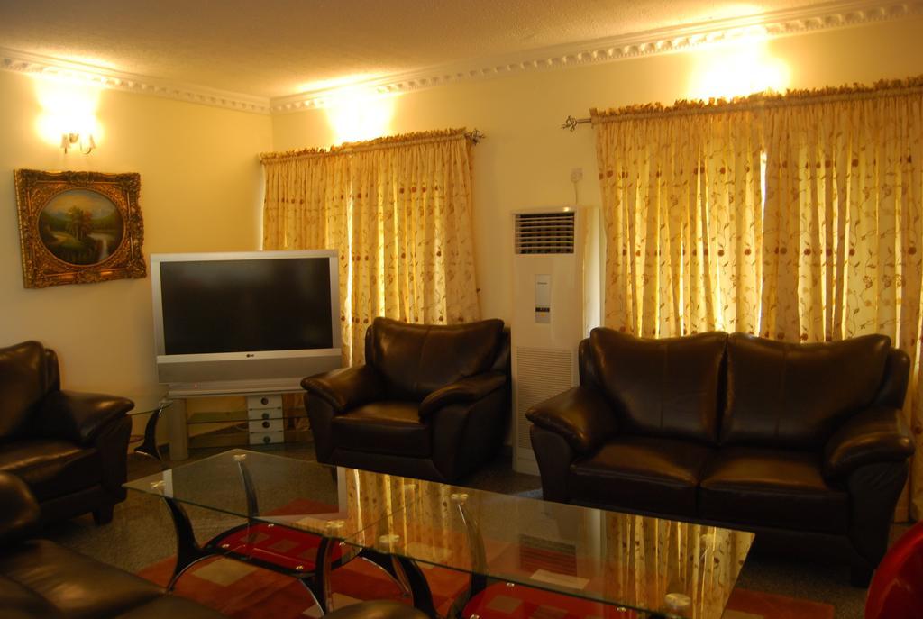 The Habitat Suites International Лагос Екстериор снимка