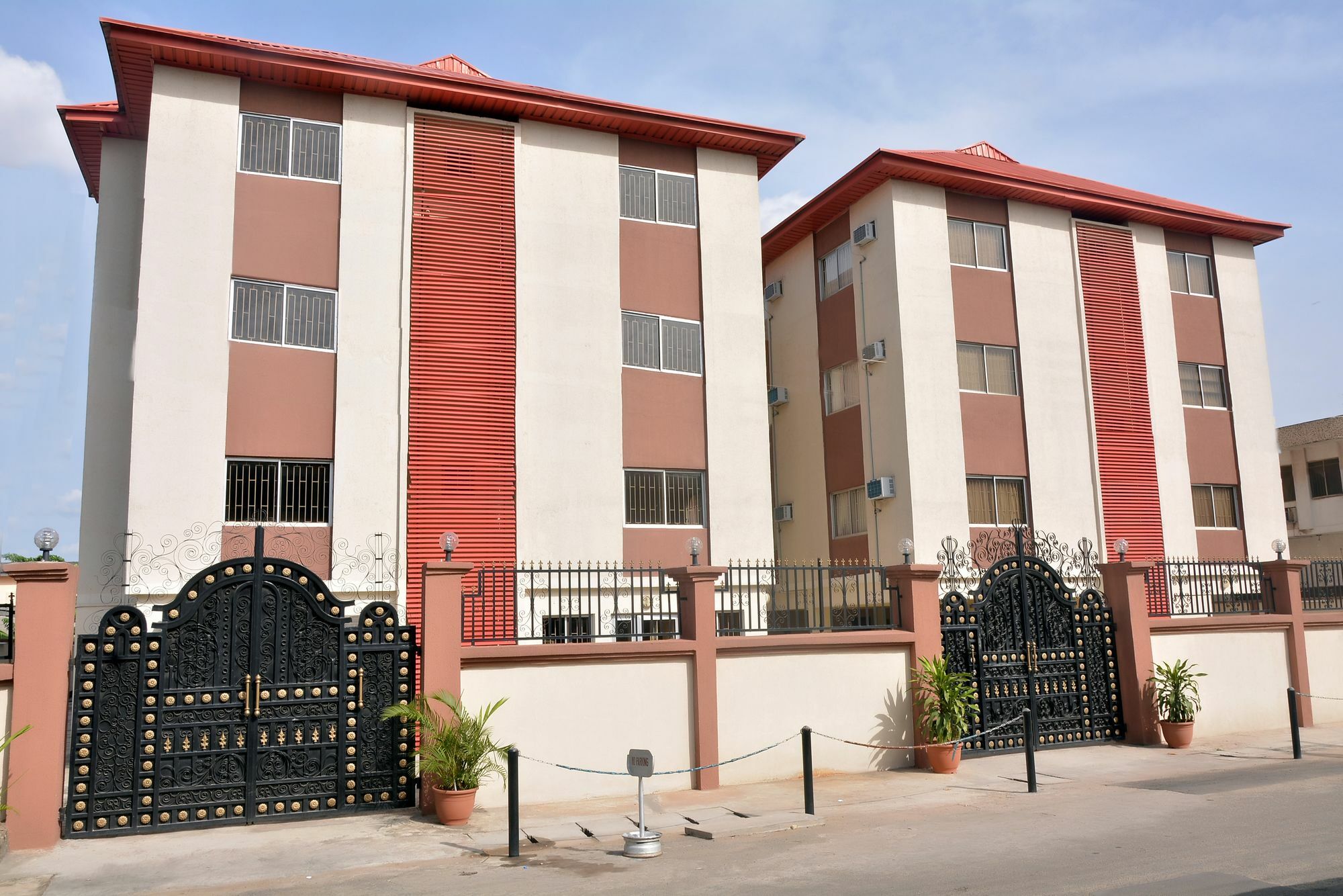 The Habitat Suites International Лагос Екстериор снимка