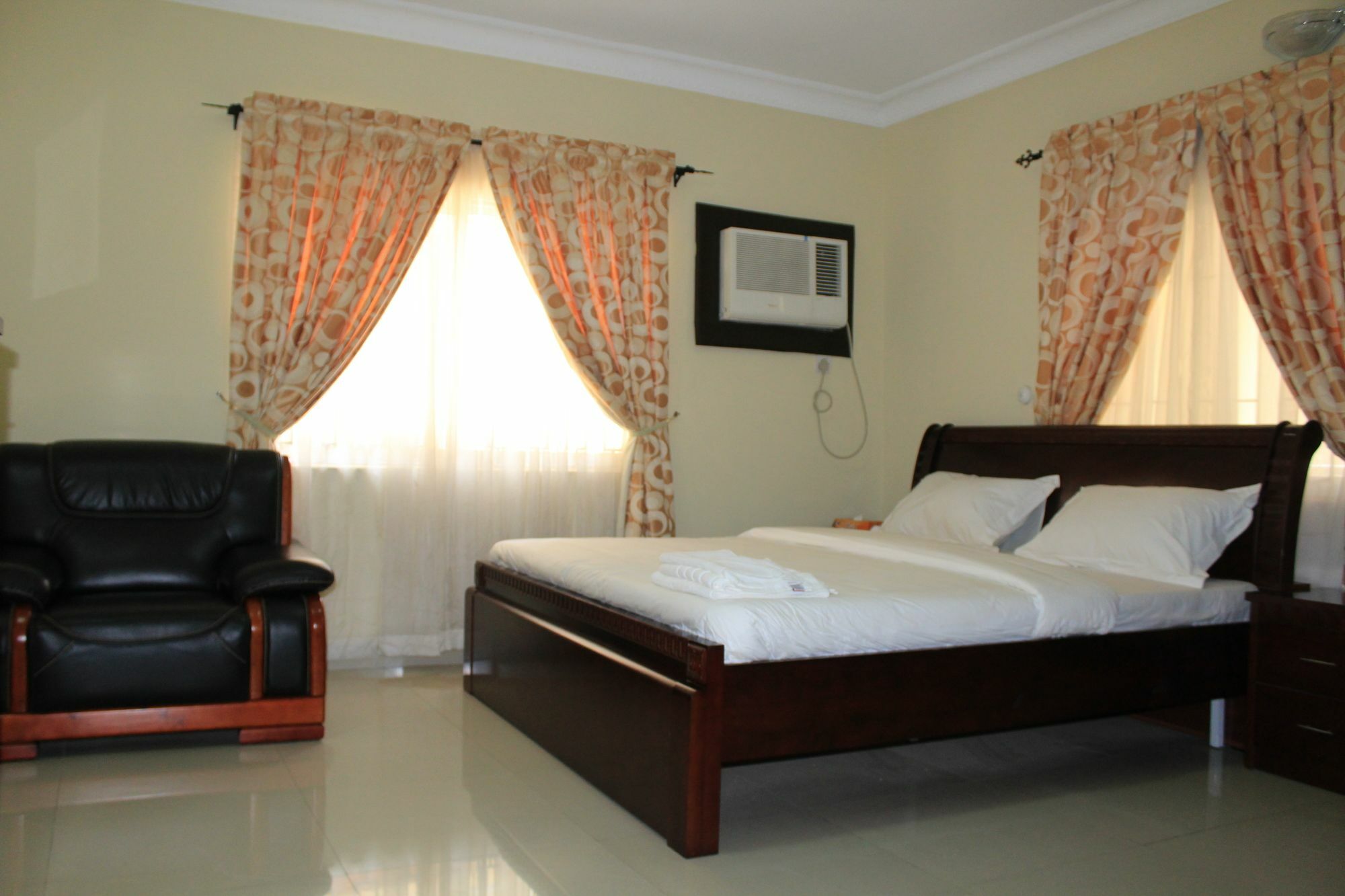 The Habitat Suites International Лагос Екстериор снимка