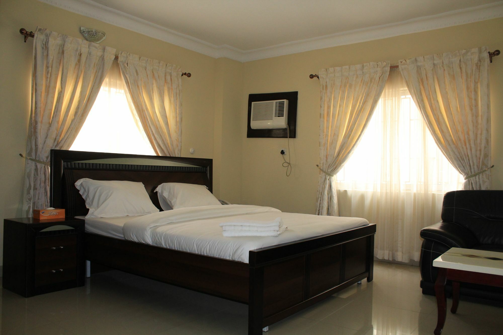 The Habitat Suites International Лагос Екстериор снимка