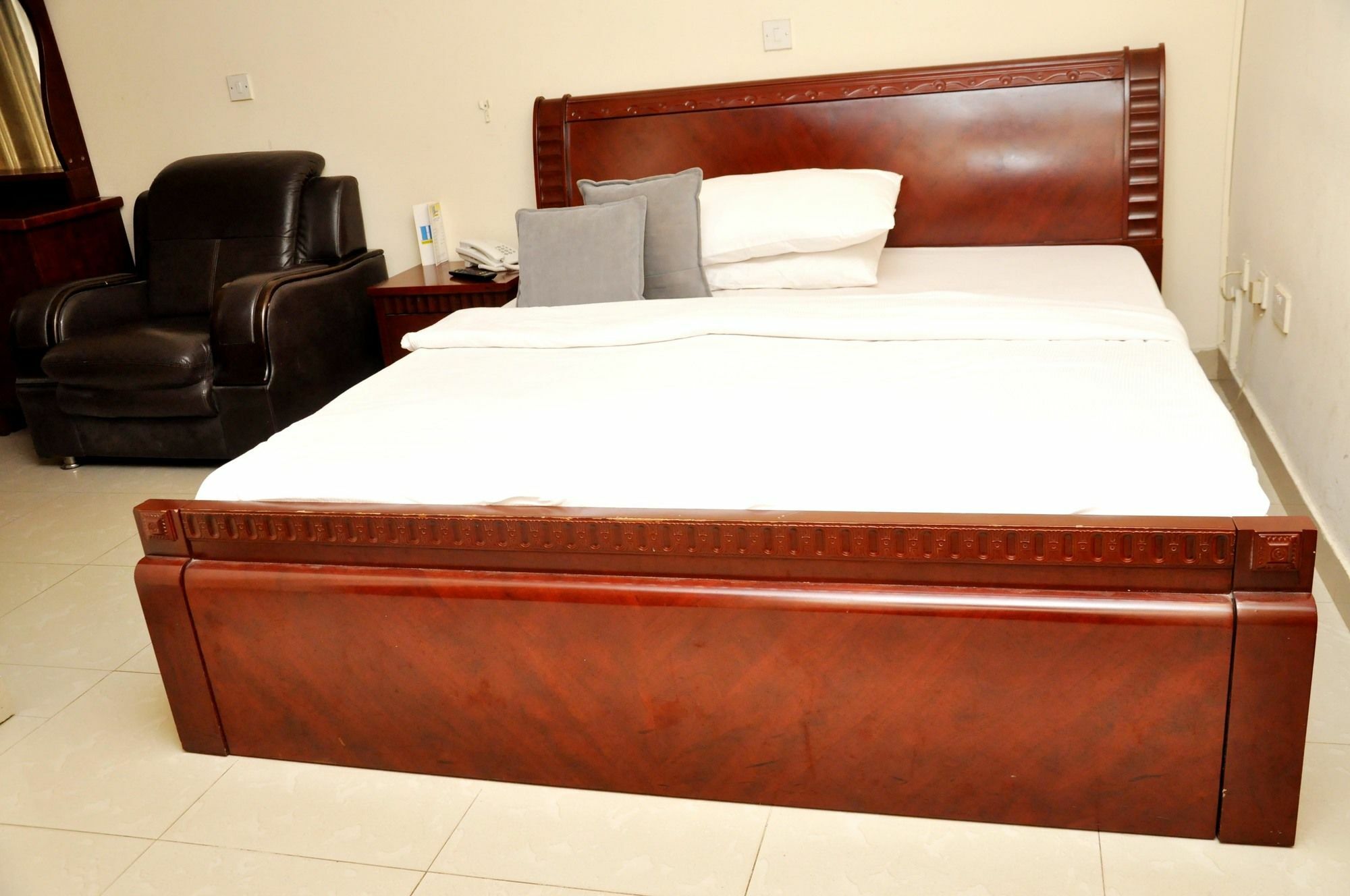 The Habitat Suites International Лагос Екстериор снимка