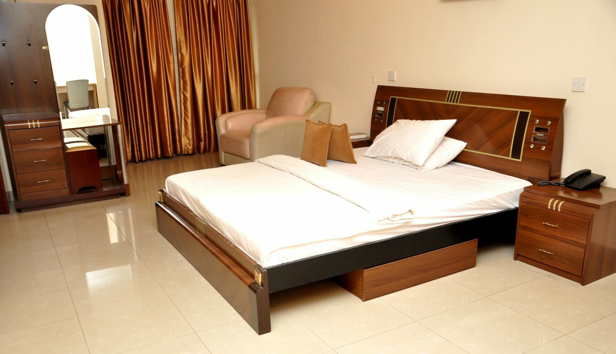 The Habitat Suites International Лагос Екстериор снимка