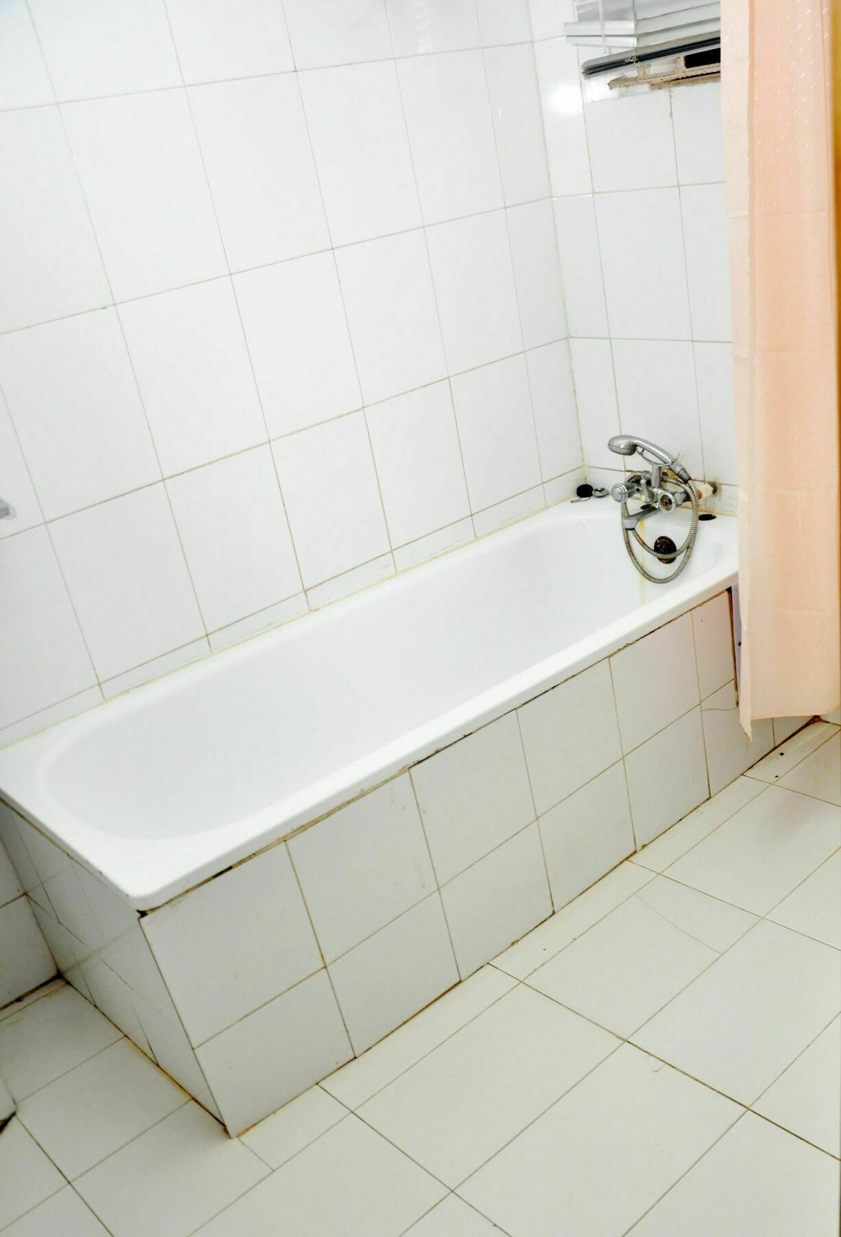 The Habitat Suites International Лагос Екстериор снимка