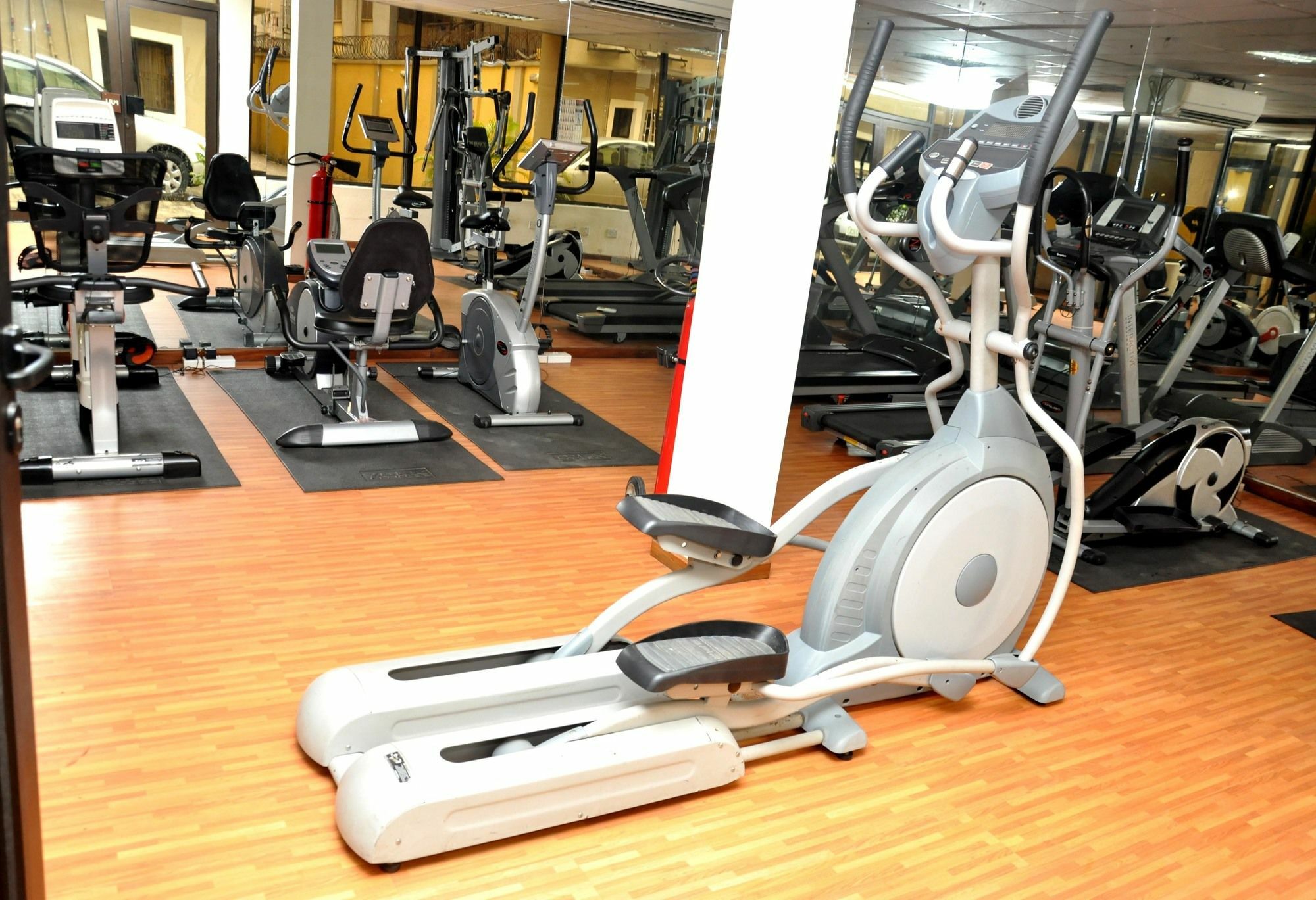 The Habitat Suites International Лагос Екстериор снимка